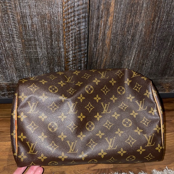 Authentic Louis Vuitton Monogram Speedy 30 - Picture 7 of 13